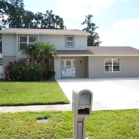 Hosting New Villa Tampa Buitenkant foto